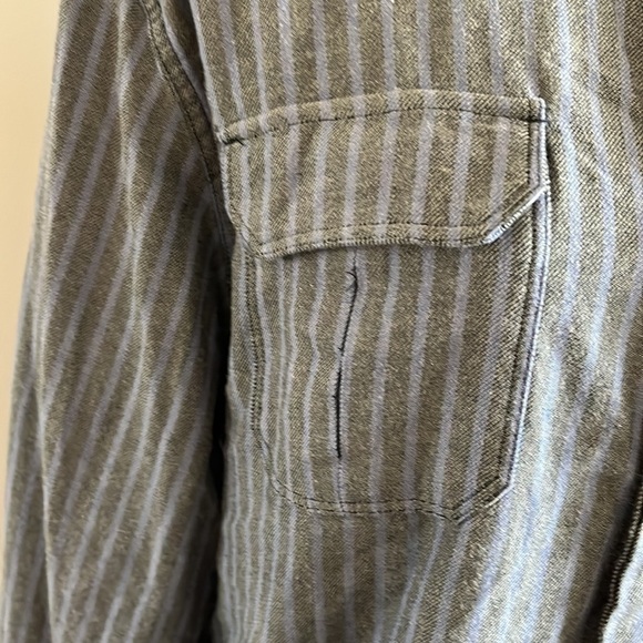 O’Neill long sleeve button down size large grey and blue. - Picture 2 of 10